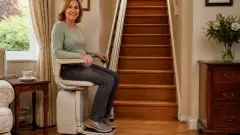 Combien coûte une plateforme monte-escalier ? Prix et options